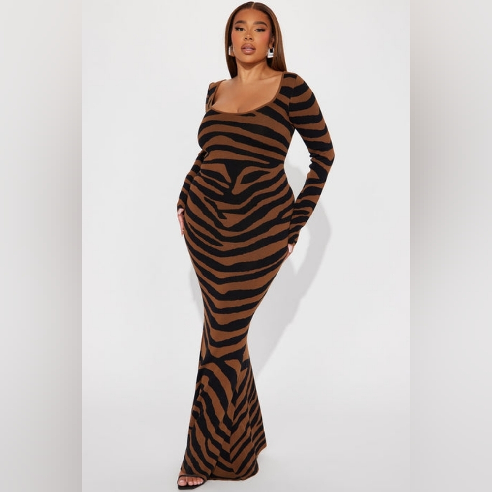 NEW- Fashion Nova Brown and Black Striped Sweater Maxi Dress! 🔥